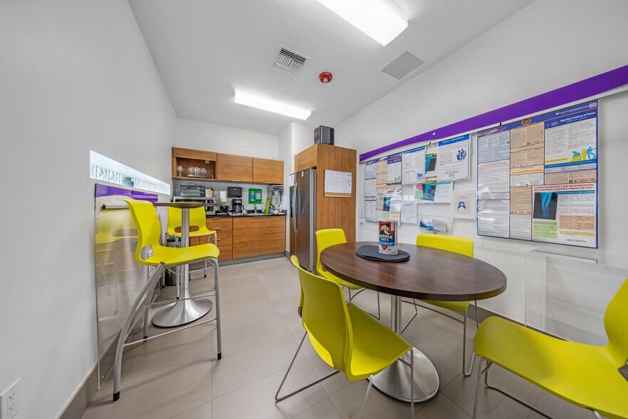 More Photos Of 99 W 49th St, Hialeah Medical For Lease