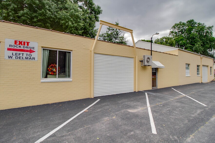 More Photos Of 1007 W Delmar Ave, Godfrey General Retail For Sale