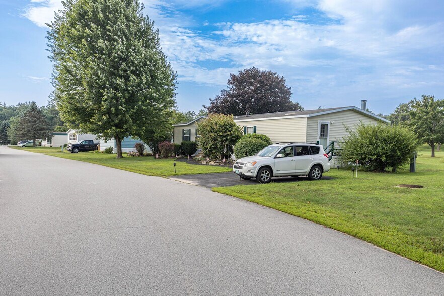 More Photos Of 11 Tamarack Lane -1, Rochester Manufactured Housing Mobile Home Park For Sale