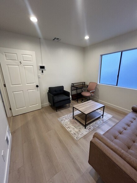 More Photos Of 22157 Clarendon St, Woodland Hills Office Residential For Sale