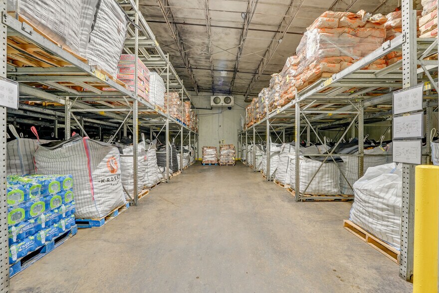 More Photos Of 400 Great Lakes Pky, Bellevue Warehouse For Sale