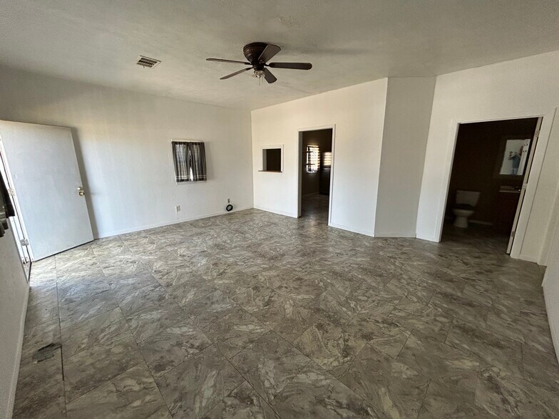 More Photos Of 1006 Spur 515 St, Navasota Restaurant For Lease