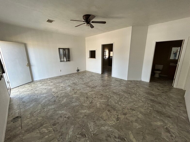More Photos Of 1006 Spur 515 St, Navasota Restaurant For Lease