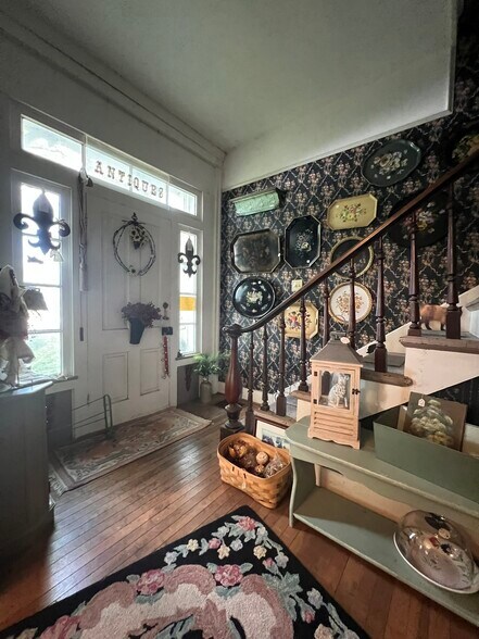 More Photos Of 100 N Winans St, Battle Ground Storefront Retail Residential For Sale