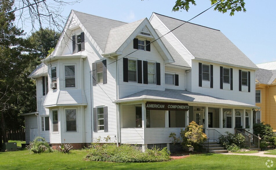 More Photos Of 191 Main St, Old Saybrook Loft Creative Space For Lease