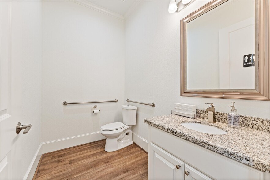 More Photos Of 12254 Queenston Blvd, Houston Medical For Lease