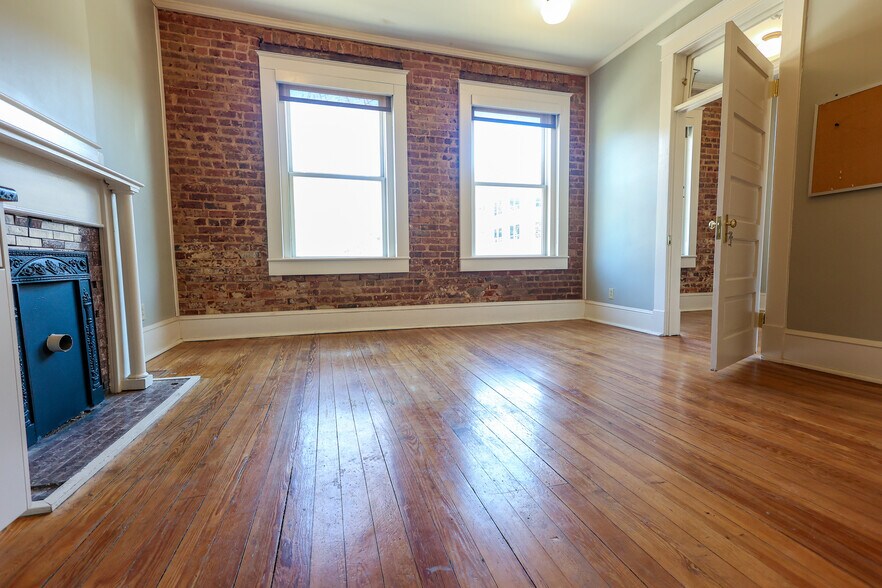 More Photos Of 154 Magnolia St, Spartanburg Storefront Retail Office For Lease