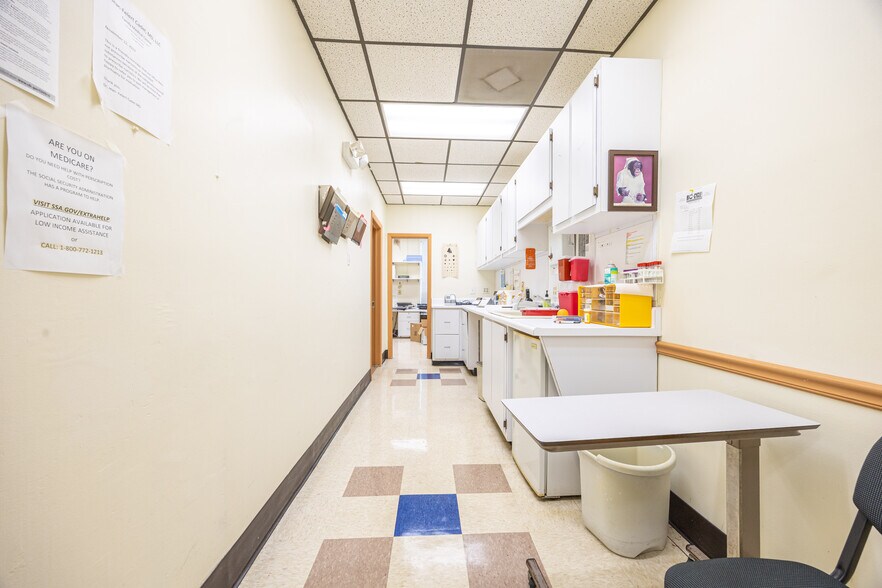 More Photos Of 1226 SW Main Blvd, Lake City Medical For Sale