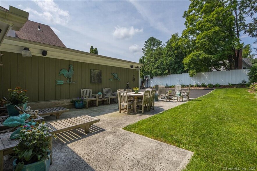 More Photos Of 4 Long Ridge Rd, Redding General Retail For Sale