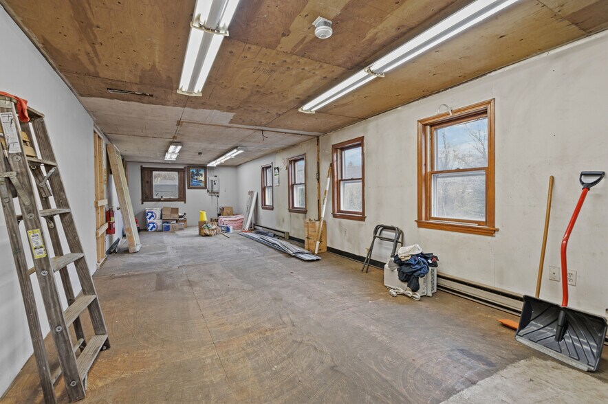 More Photos Of 1973 Victory Hwy, Glendale General Retail For Sale