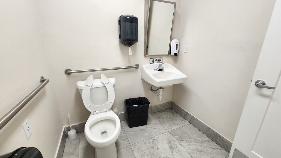 More Photos Of 9601 SW 40th St, Miami Medical For Lease