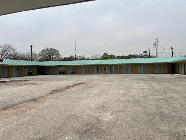 More Photos Of 208 S Ellis St, Menard Hotel For Sale