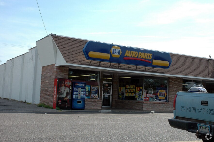 More Photos Of 914-1012 Elm St W, Hampton Unknown For Lease