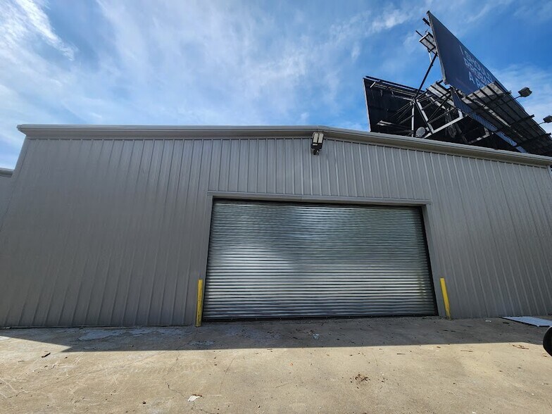 More Photos Of 17 Wood St, West Haven Warehouse For Lease