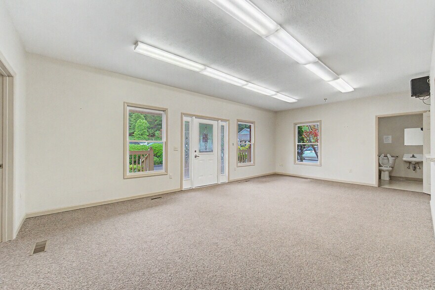 More Photos Of 144 Holly Springs Park Dr, Franklin Medical For Lease