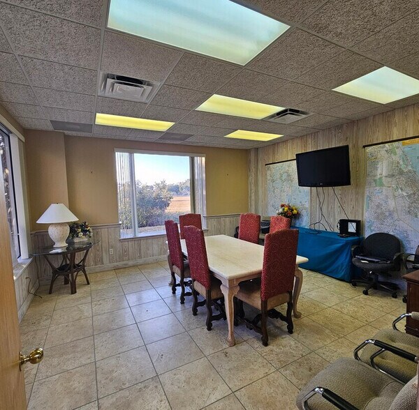 More Photos Of 905 Biscayne Blvd, Deland Airplane Hangar For Lease