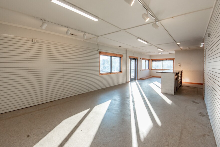 More Photos Of 535 W Main St, Franklin Specialty For Sale