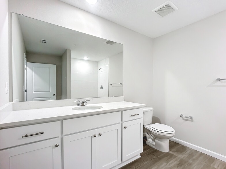 More Photos Of 6421 Breezy Oaks Way, Jacksonville Apartments For Sale