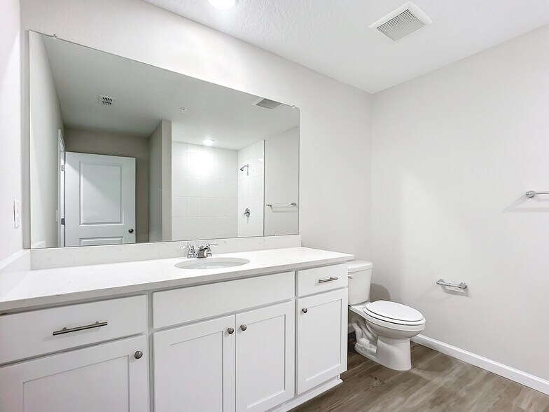 More Photos Of 6421 Breezy Oaks Way, Jacksonville Apartments For Sale