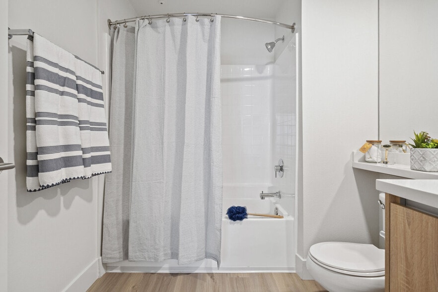 More Photos Of 11049 Magnolia Blvd, North Hollywood Apartments For Lease