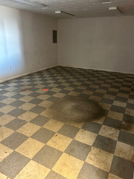 More Photos Of 3002 Arizona Ave, Norfolk Warehouse For Sale