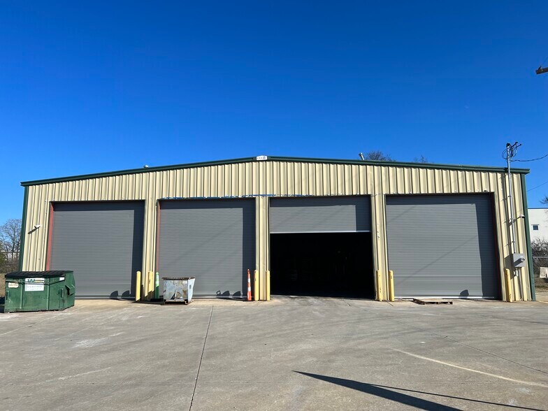 More Photos Of 7140 Centennial Pl, Nashville Distribution For Lease