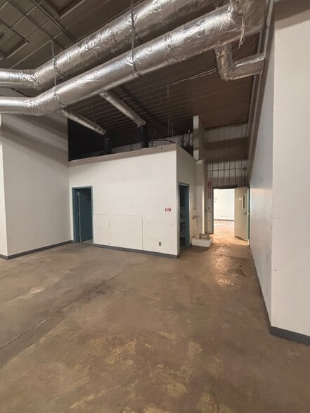 More Photos Of 6263 Taft Rd, Syracuse Warehouse For Lease