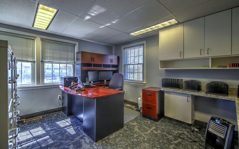 More Photos Of 471 Monroe Tpke, Monroe Medical For Lease