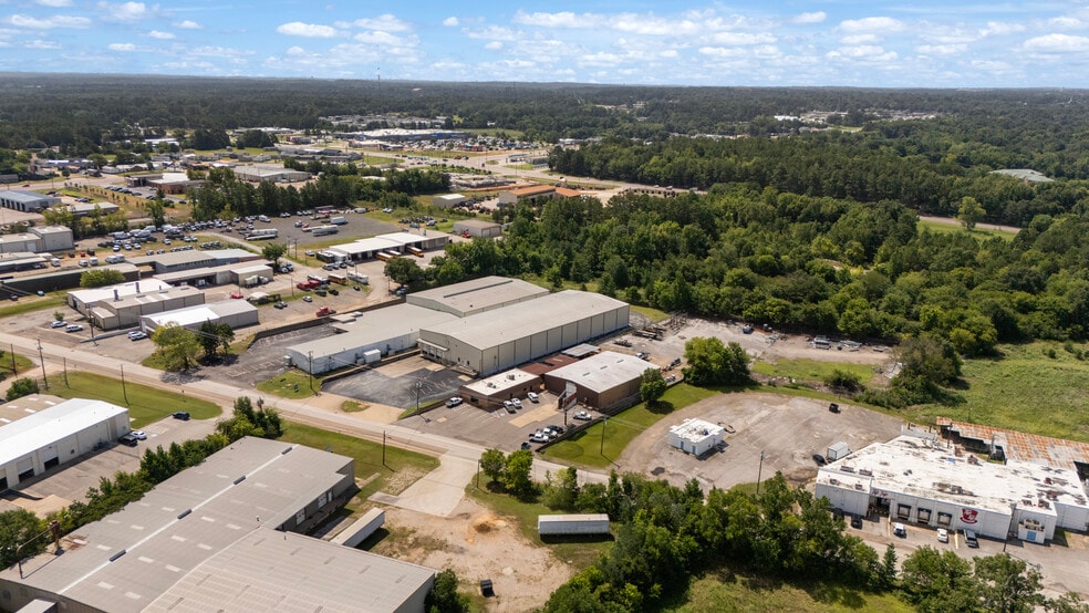 More Photos Of 2307 E Erwin St, Tyler Manufacturing For Lease