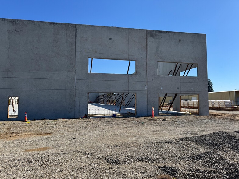 More Photos Of 1414 Commerce Way, Woodburn Industrial For Lease