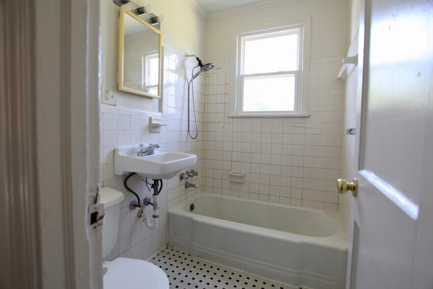 More Photos Of 5304 Eaton Cir, Charlotte Multifamily For Sale