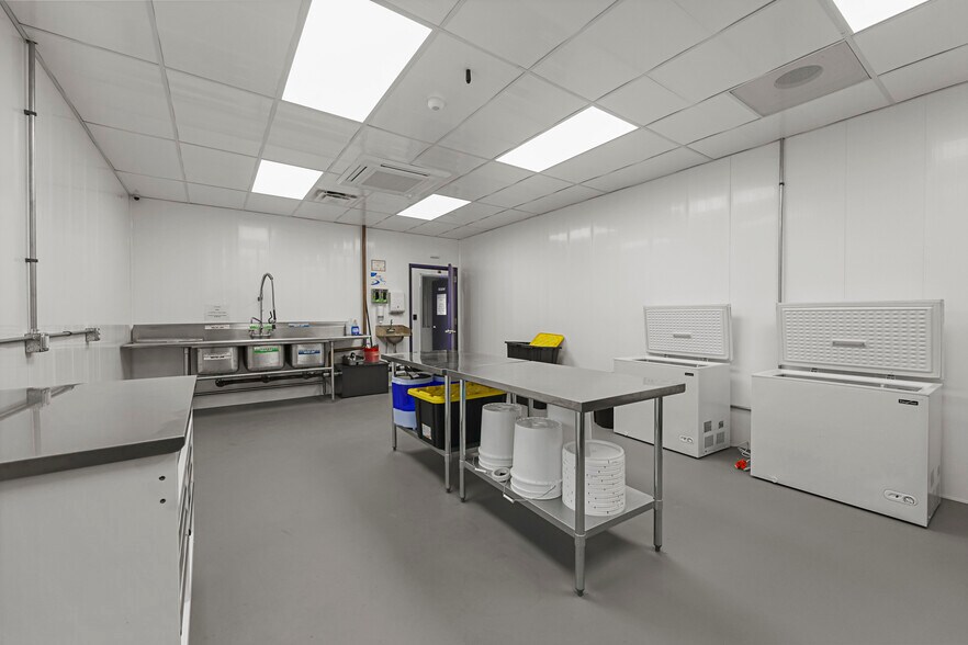 More Photos Of 700 S Main St, Sheffield Refrigeration Cold Storage For Sale