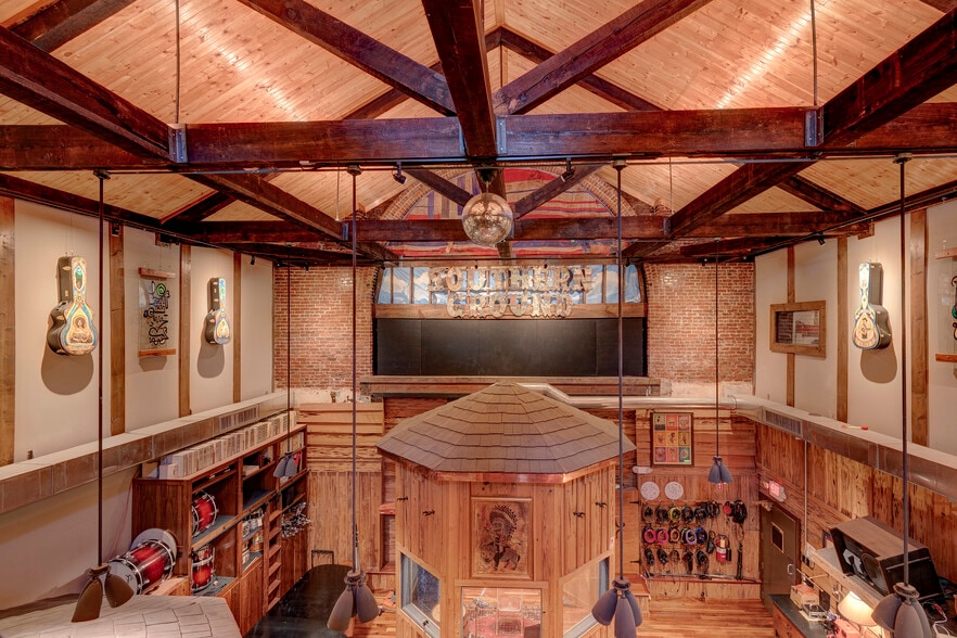 More Photos Of 114-116 17th Ave S, Nashville Office For Sale