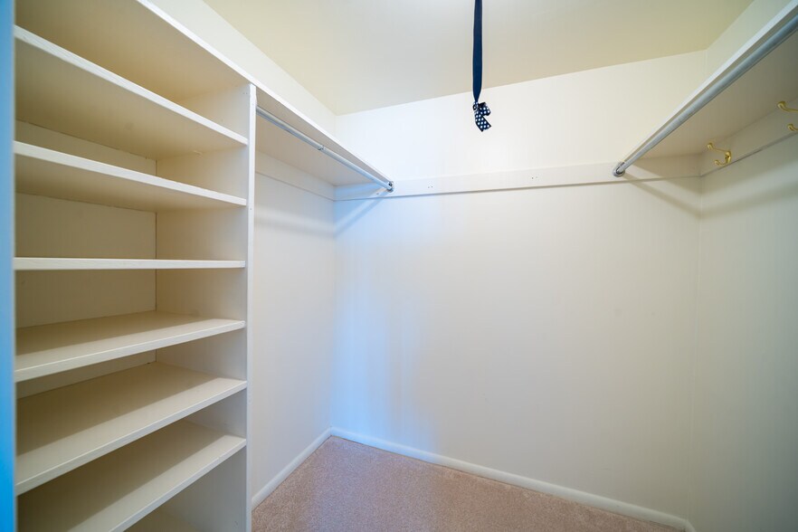 More Photos Of 17100 Van Aken Blvd, Cleveland Apartments For Sale