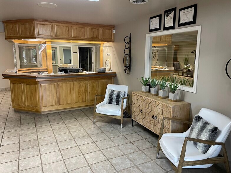 More Photos Of 800 E Main St, Russellville Office For Lease