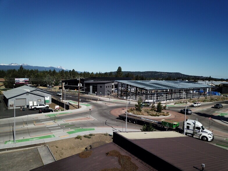 More Photos Of 625 SE 9th St, Bend Warehouse For Sale