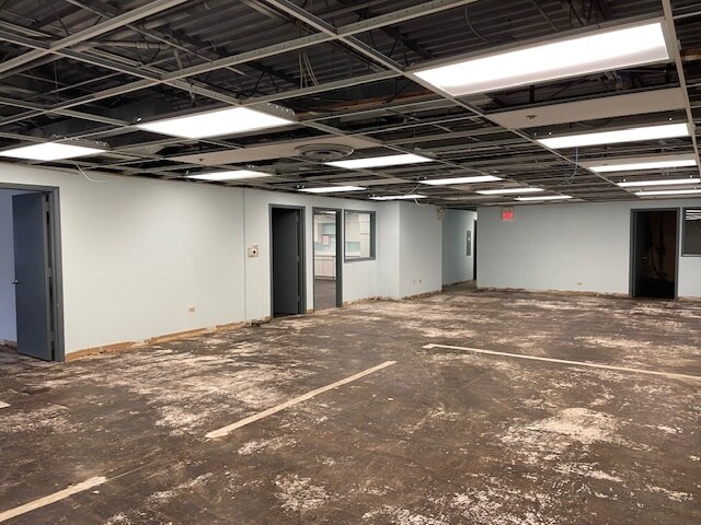 More Photos Of 543 W Algonquin Rd, Arlington Heights Warehouse For Sale