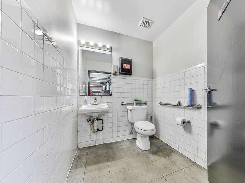 More Photos Of 4435 State Bridge Way, Alpharetta Auto Repair For Sale