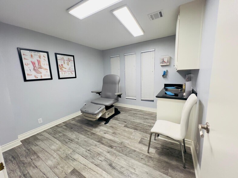 More Photos Of 867 W Lancaster Blvd, Lancaster Medical For Lease