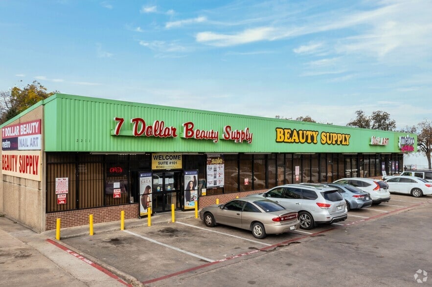 Primary Photo Of 2211 S Beckley Ave, Dallas General Retail For Sale