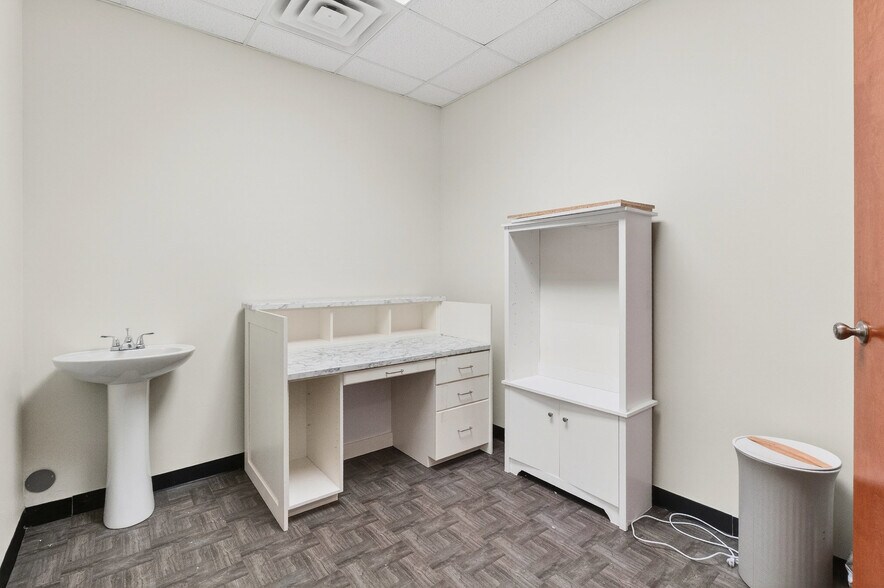 More Photos Of 3210 Prosperity Church Rd, Charlotte Office For Sale