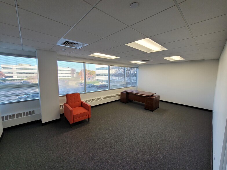 More Photos Of 135 Pinelawn Rd, Melville Office For Lease