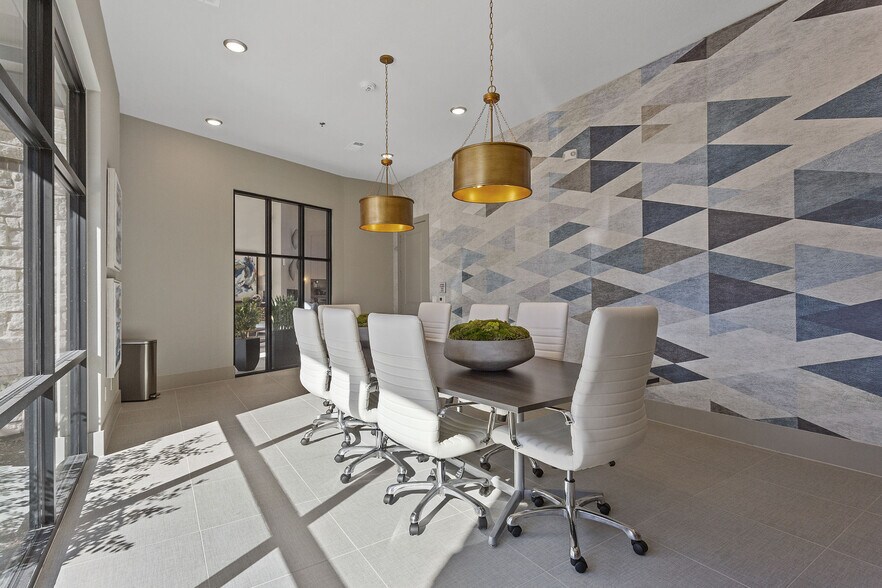 More Photos Of 900 Cinema Dr, Hudson Oaks Apartments For Lease