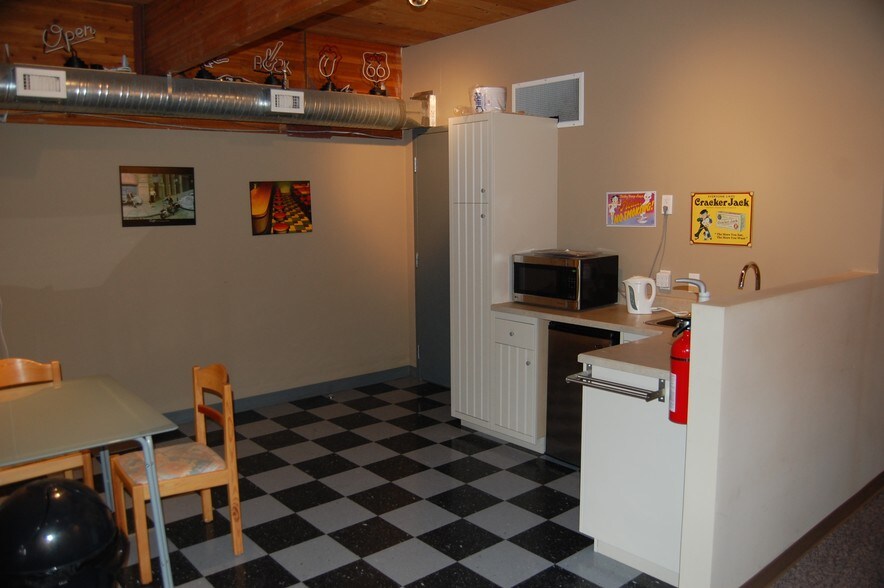 More Photos Of 4133-4161 98th St NW, Edmonton Flex For Lease