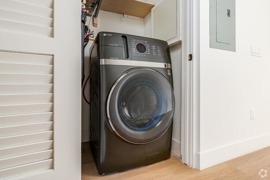 More Photos Of 611 N Virgil Ave, Los Angeles Apartments For Lease