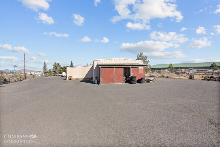 More Photos Of 498 SW Veterans Way, Redmond Industrial For Sale