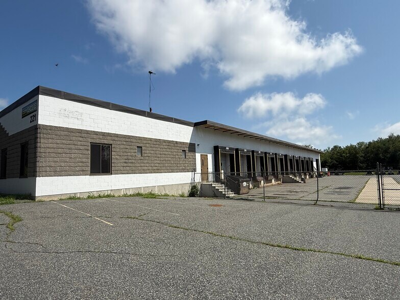 More Photos Of 221 Cherry St, Shrewsbury Industrial For Lease