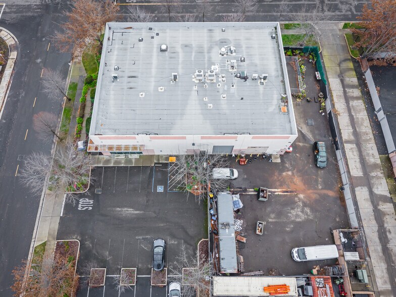 More Photos Of 1030 N D St, Sacramento Light Manufacturing For Sale