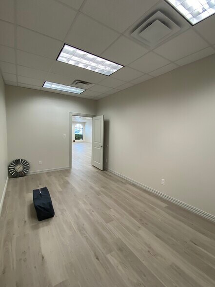 More Photos Of 7115 FM 2920, Spring Unknown For Lease