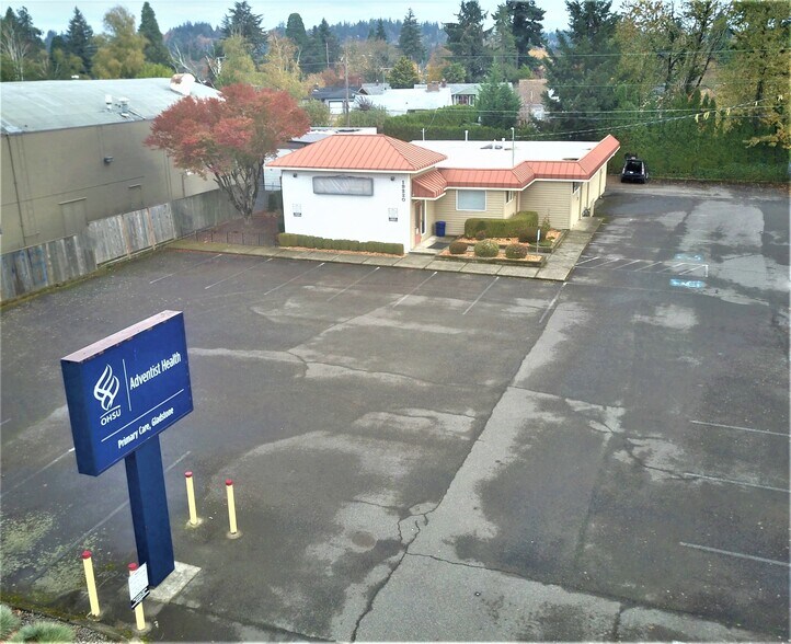 More Photos Of 19220 Mcloughlin Blvd, Gladstone Medical For Lease